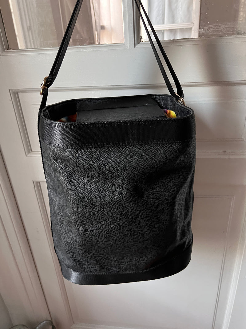 WINTER WONDER I Black Leather Bucket Bag