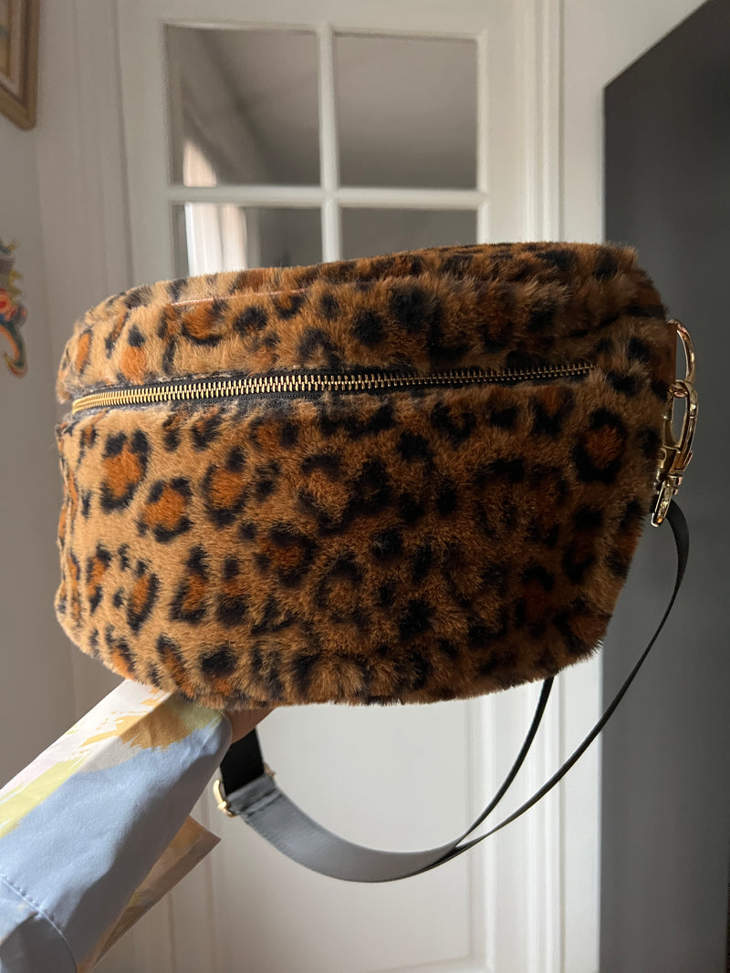 PEONIES | XXL Soft Leopard Fluffy BySoBumBag