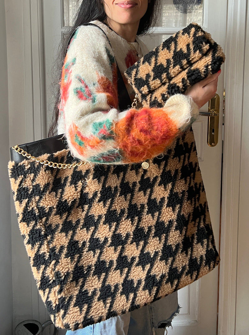 The Houndstooth Teddy Tote and its magnet ROSA