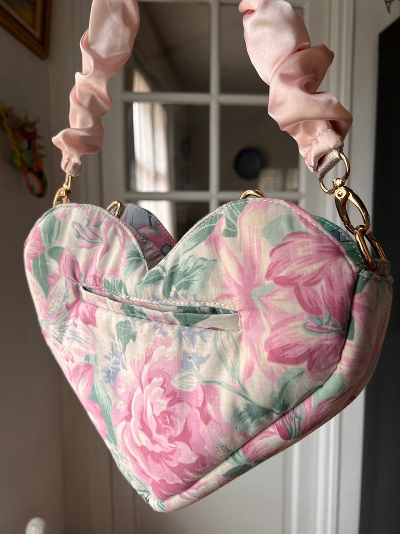 SUMMER |  Pink fluffy flower Mon Coeur Bag