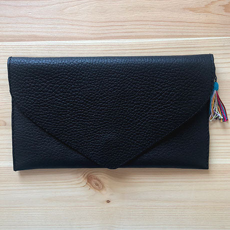 The Ella clutch: Simply Black